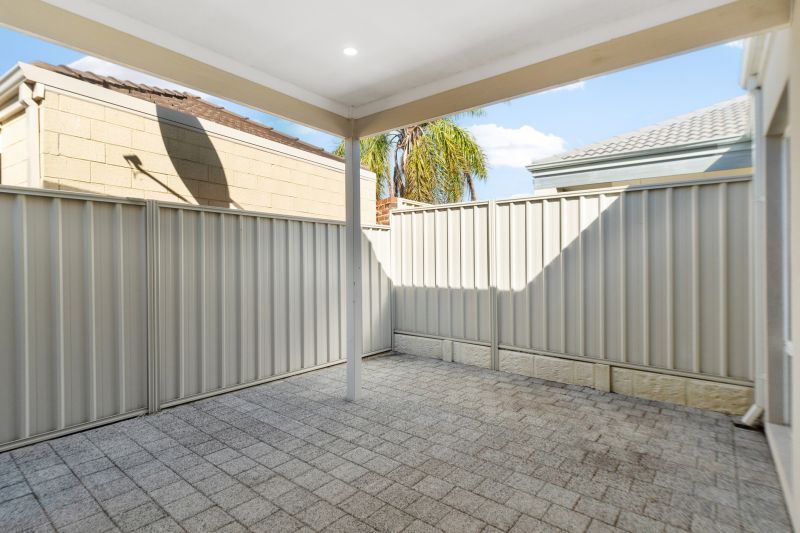 Ticking All Boxes: Location, Modern, Spacious & NO STRATA