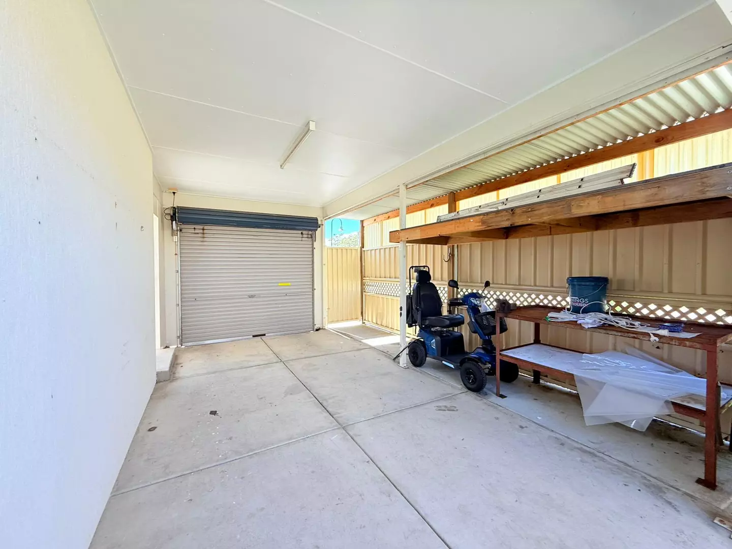 Ready to Move In! Comfortable bright 2 bedroom home in an Over 50's Gated Complex