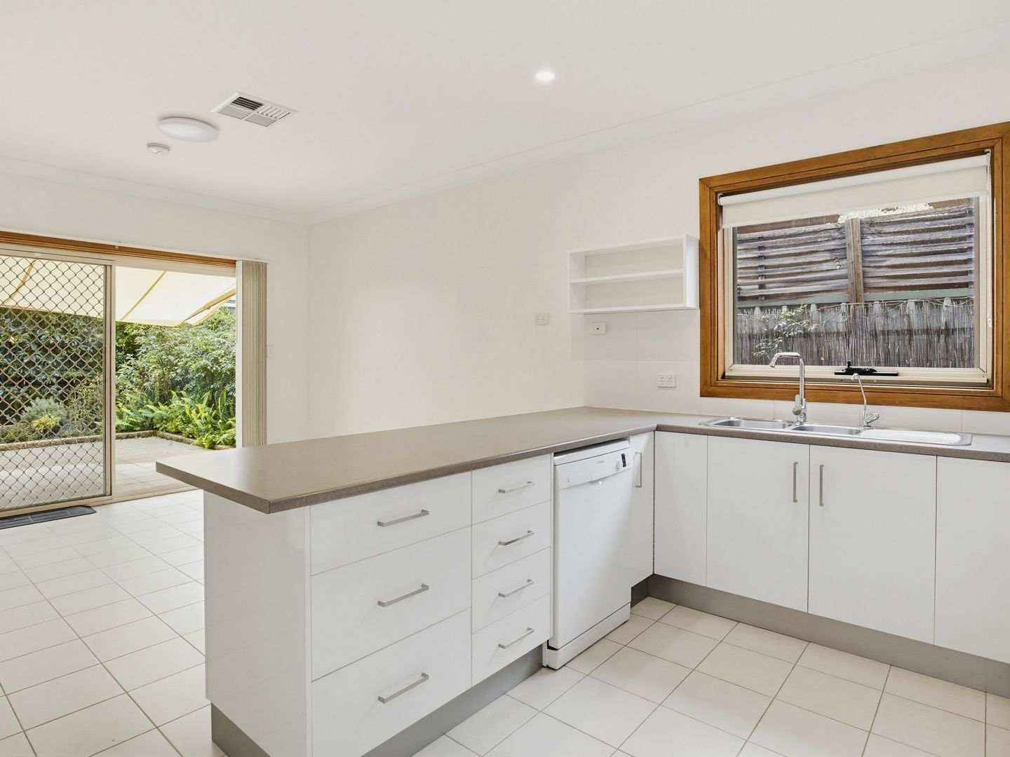 3/5 Cornish Street