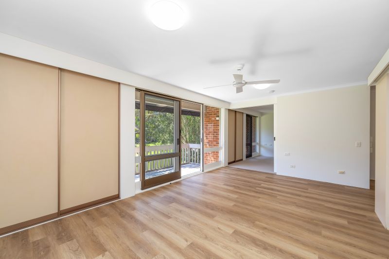 Upper Level 2 Bedroom Unit!