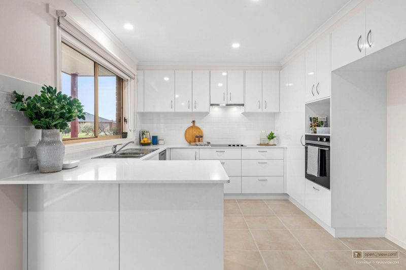 ** UNDER OFFER **   Fully renovated and ready to move in!