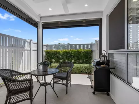 Prime Corner Location - Private Outlook to Nature