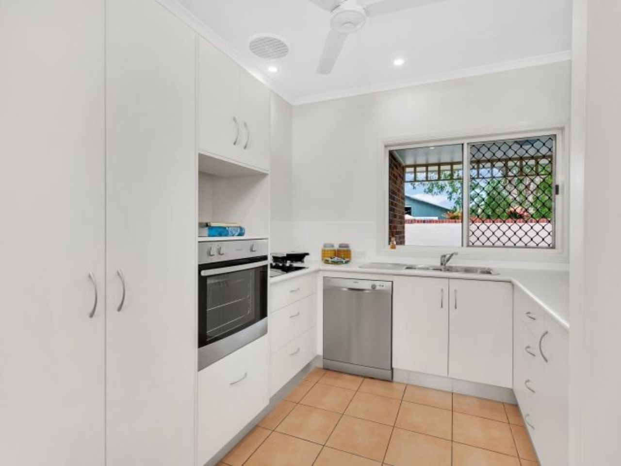 Great sized unit with fully enclosed private patio - The Parks