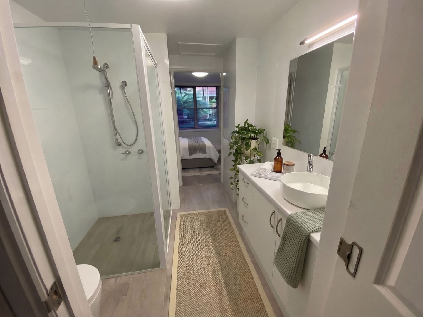 Modern Refurbished Ground Floor One Bedroom Apartment 