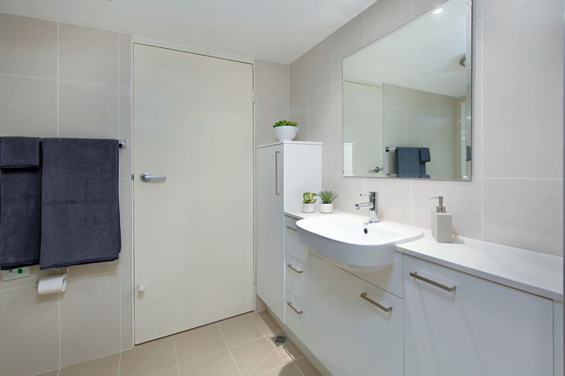 EXCELLENT FULLY RENOVATED GROUND FLOOR APARTMENT WITH THE POPULAR EASTERLY ASPECT