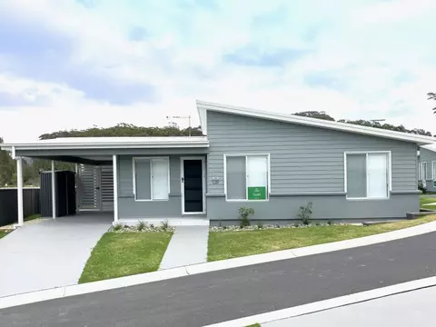 GREAT ALFRESCO AREA OVERLOOKING RESERVE