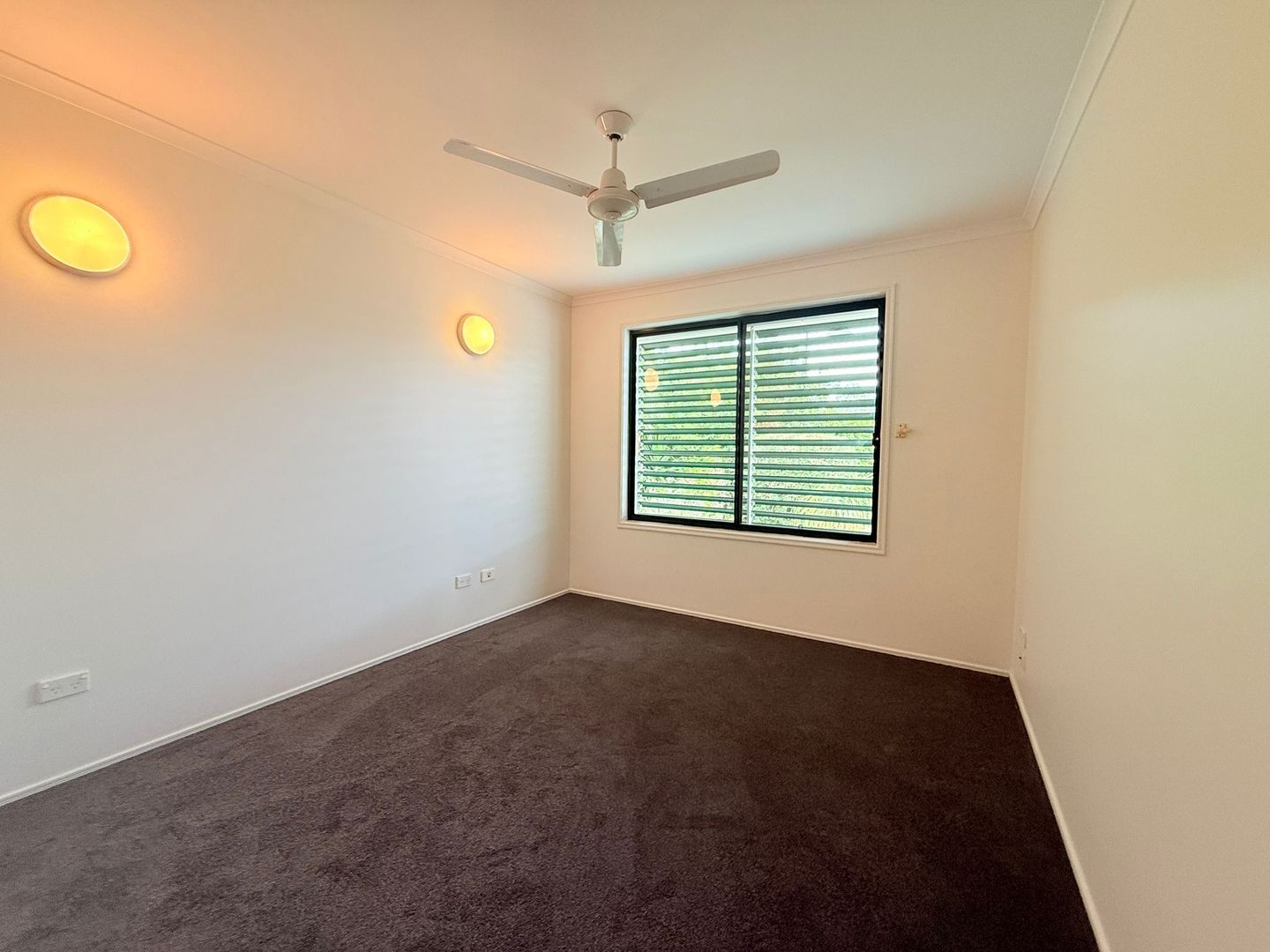 NEW Paint... New Carpets, Ready to move in! - Over 50's Lifestyle complex