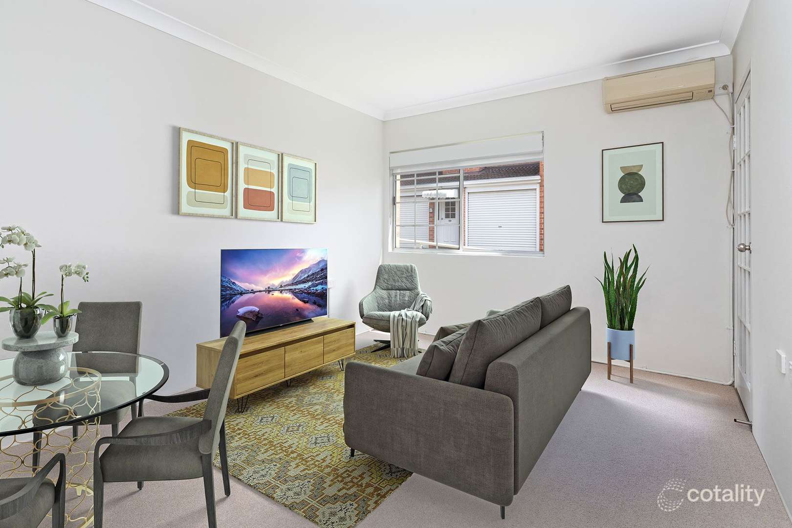 Sun-Filled, Fully Renovated Serviced Apartment with Easy Street Access