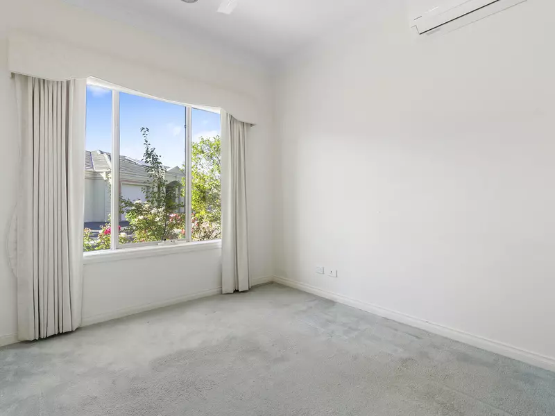 Lakefront Living and Golf Course Views