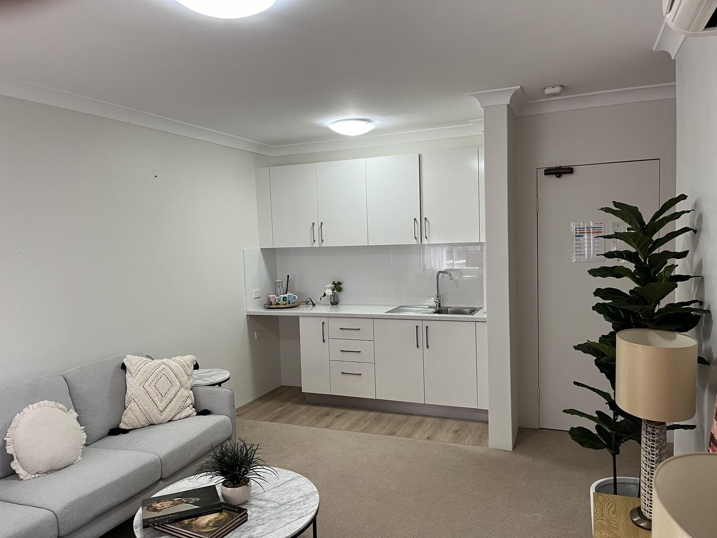 Fully Renovated Serviced Apartment – Sunny North-Facing Balcony, Easy Street Access