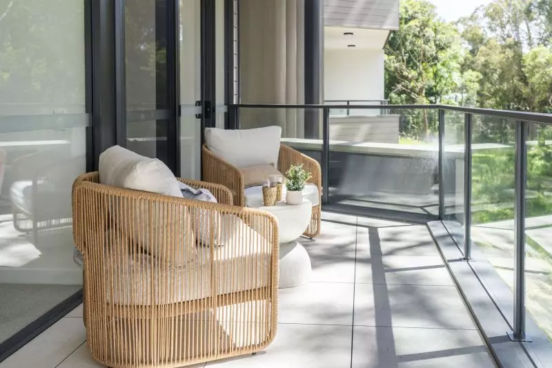 Well-positioned apartment boasting a roomy balcony