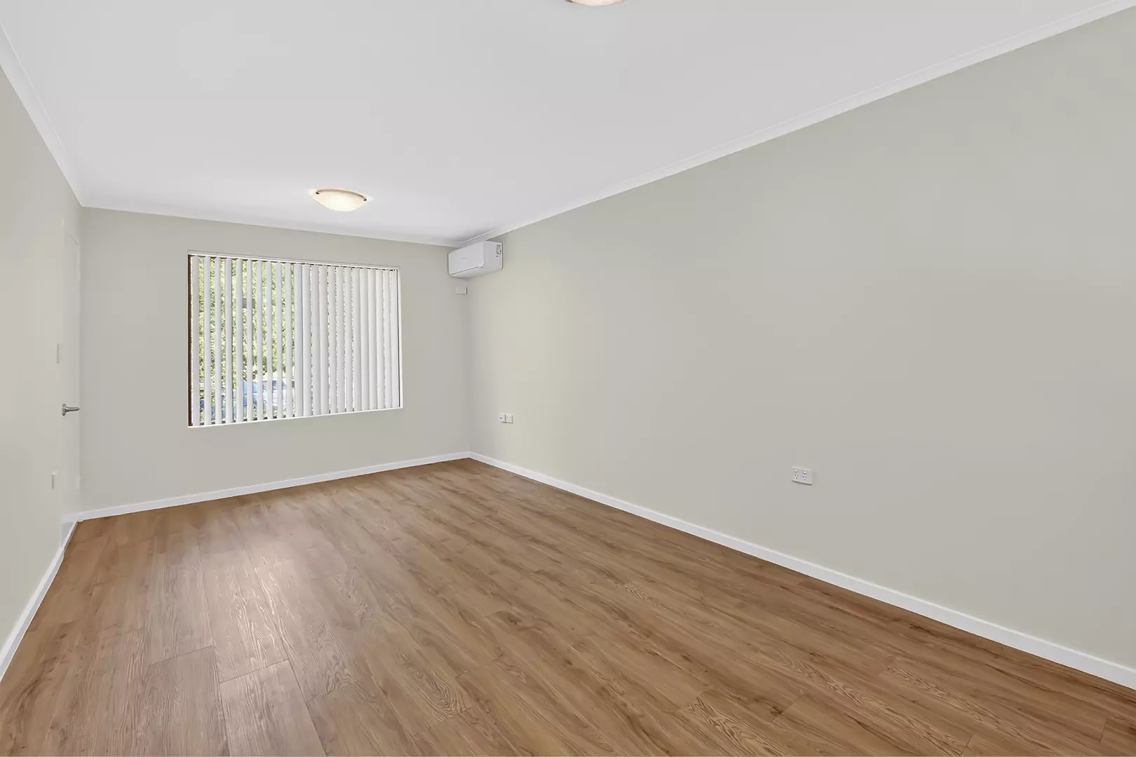 Lovely 1 bedroom unit in Frederick Guest Retirement Village in the heart of Bull Creek.