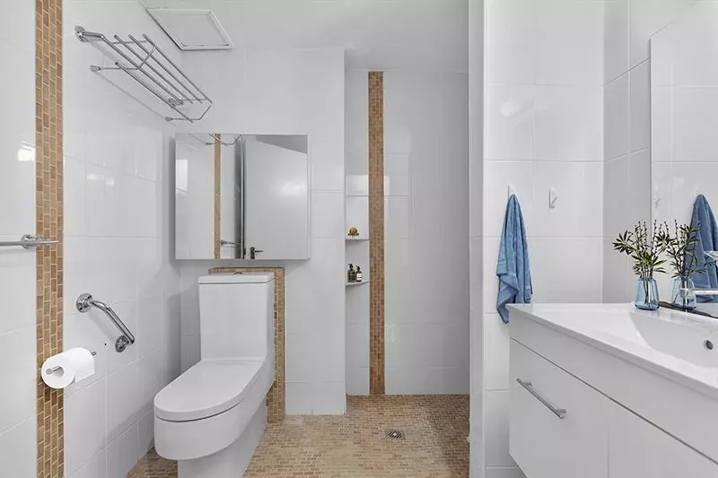 Easy living in this sun filled, ground floor garden apartment.