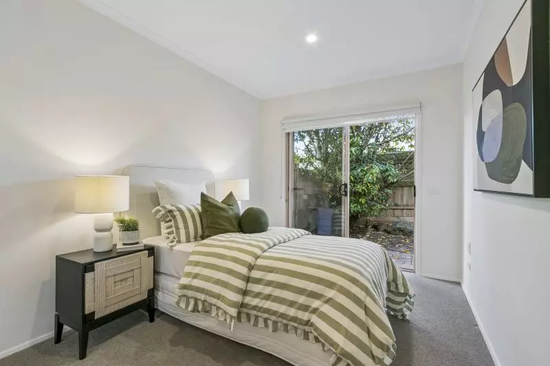 Beautifully refurbished 2-bed plus study villa