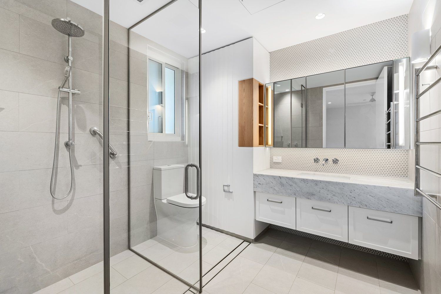 Spacious three bedroom apartment with effortless elegance