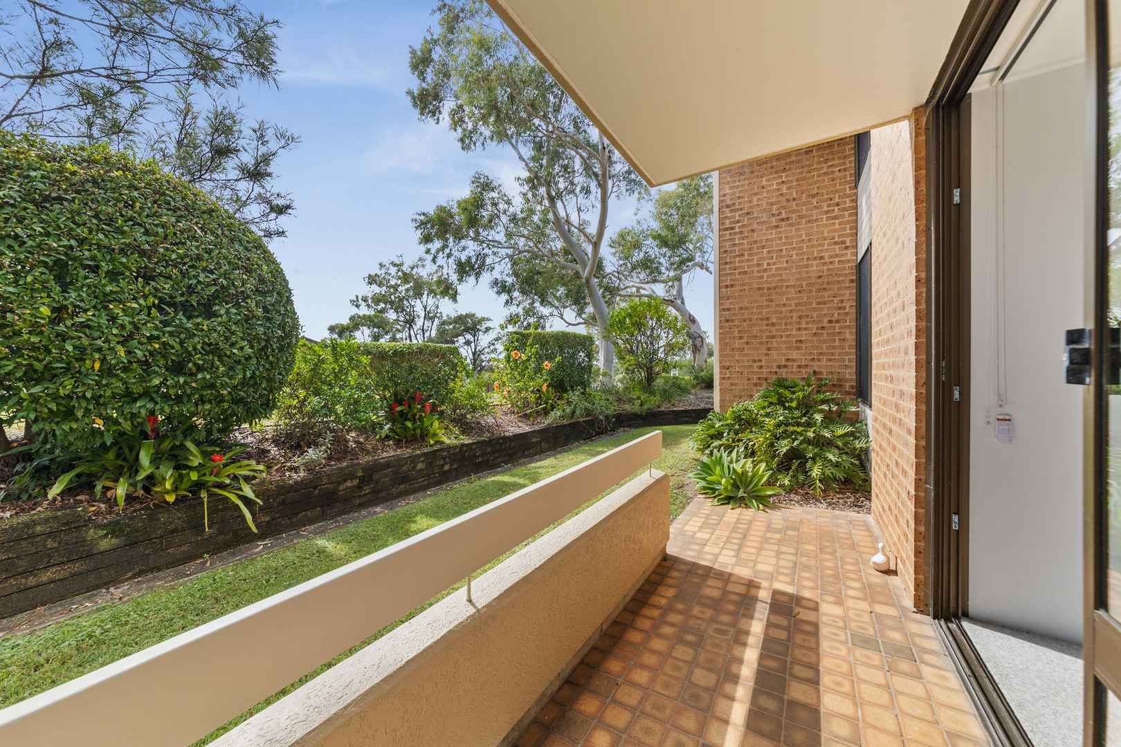 Beautifully Refurbished 2-Bedroom Unit!