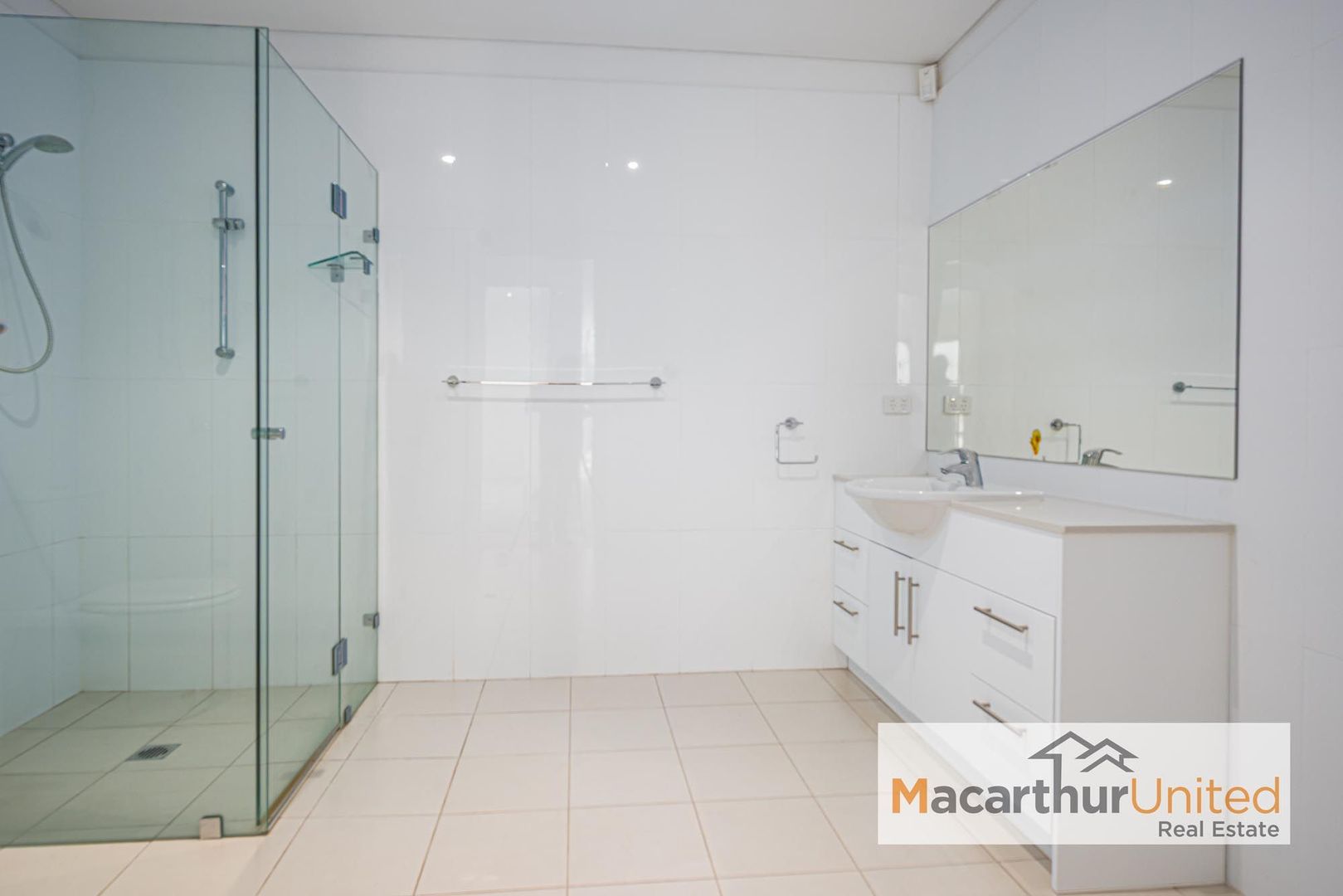 POSITION! POSITION! POSITION! UNIQUE OPPORTUNITY IN MOUNT GILEAD ESTATE.