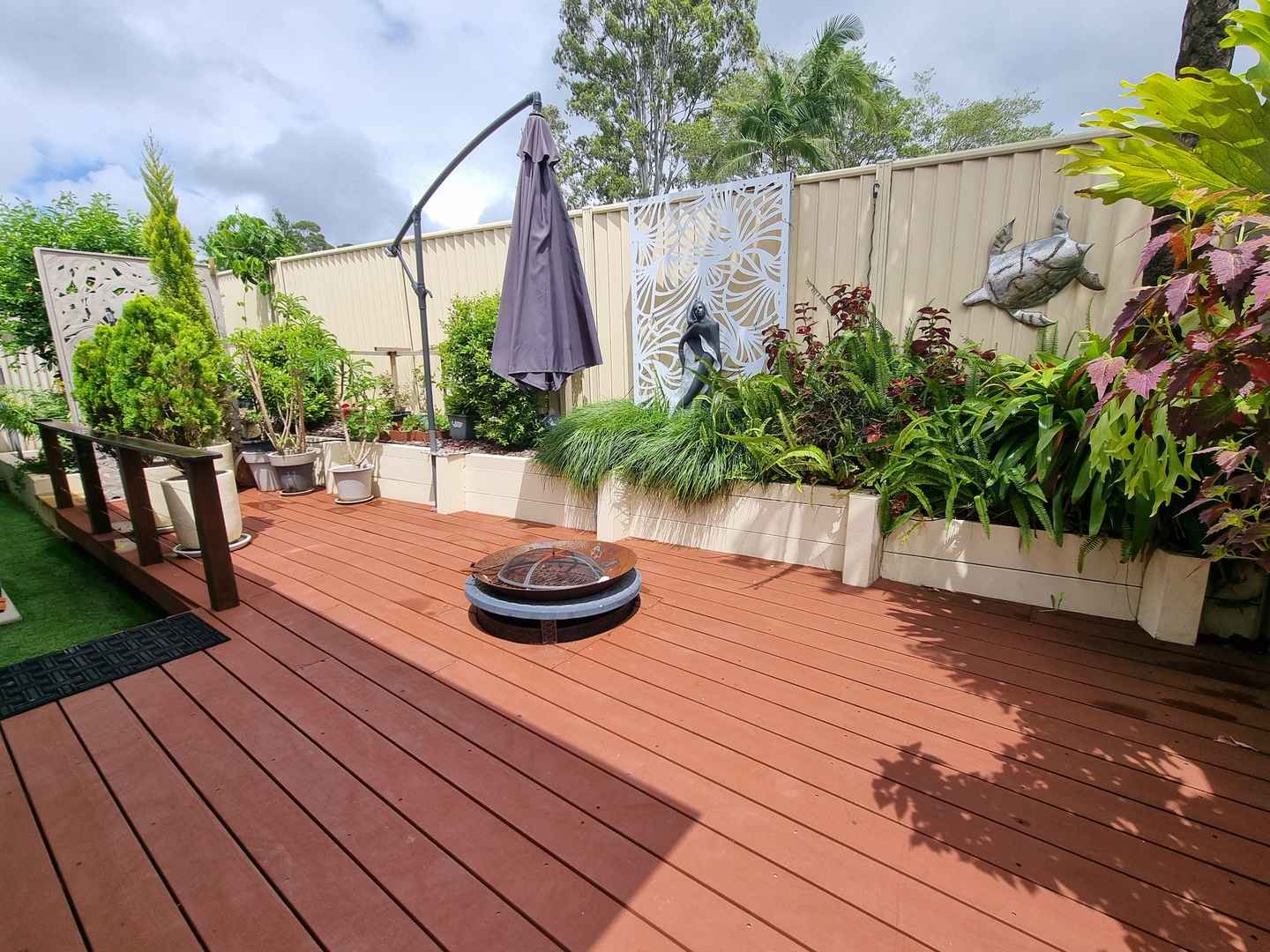 TIGHTLY HELD HALCYON LANDING ... RARELY COME TO MARKET!