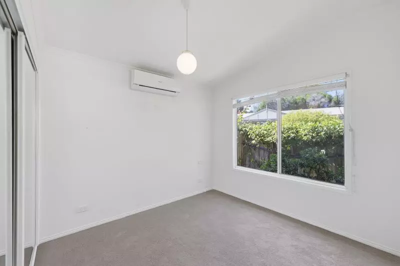 Quaint Cottage! Close to the Community Centre