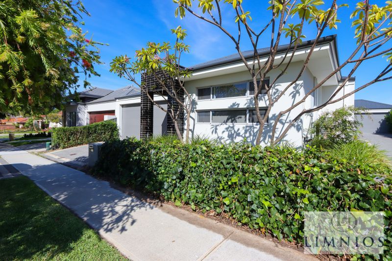 Street Front Stunner !