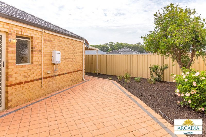 ARCADIA WATERS MANDURAH - ENJOY RETIREMENT WITH THIS 2 BED 2 BATH HOME