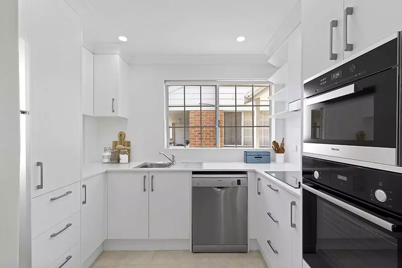 Beautifully renovated 2 bedroom unit with sunny balcony and light-filled throughout.