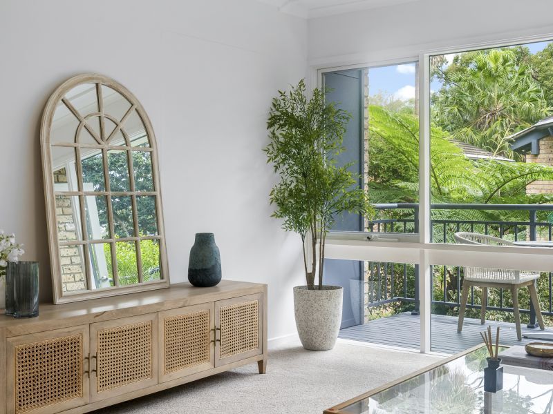 Beautiful light-filled villa in a sought-after location