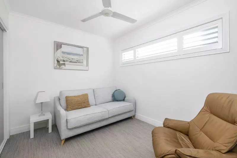 Elegant Three-Bedroom Retreat - Sunlit Alfresco Living