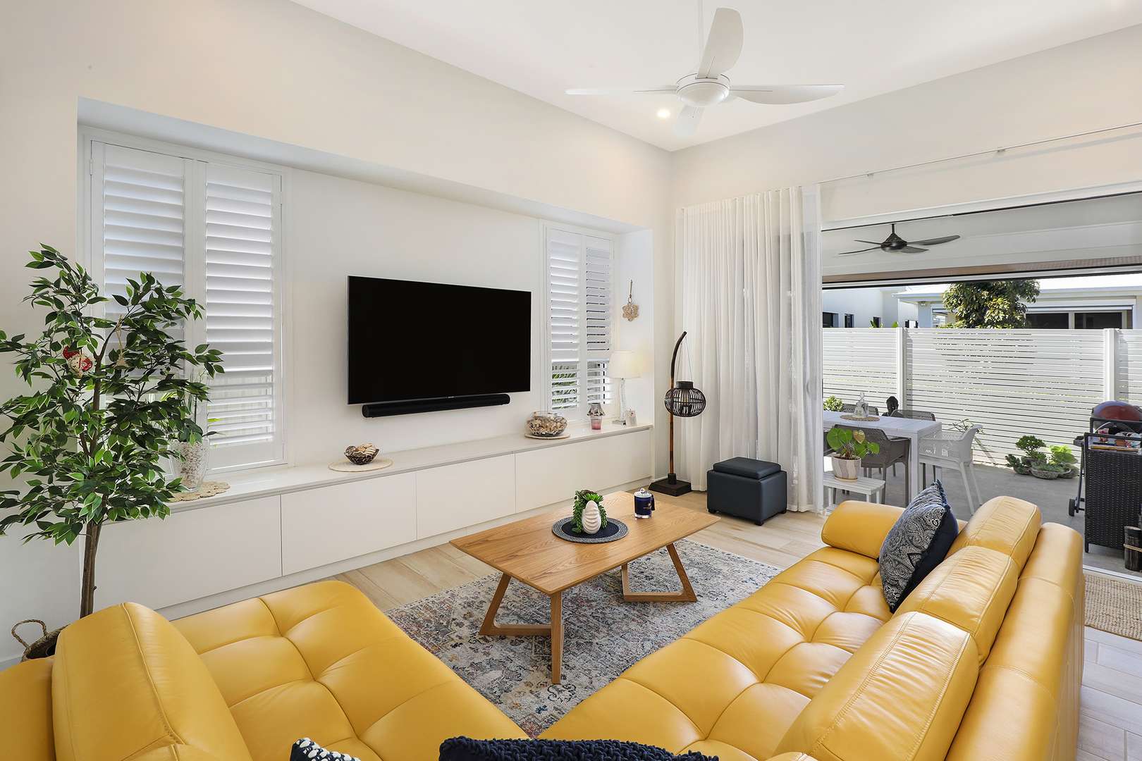 First-Class: Presentation, Features, Lifestyle! V44 GemLife