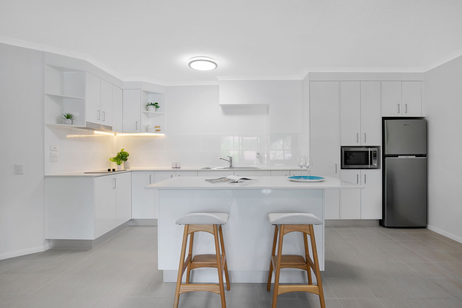 Large, modern one-bedroom apartment - available now