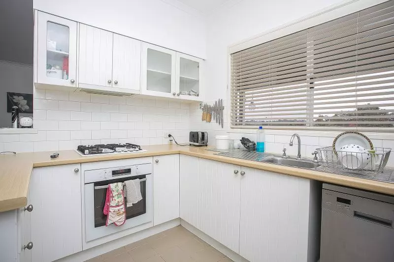 Light filled 2-bedroom home with outdoor entertaining deck