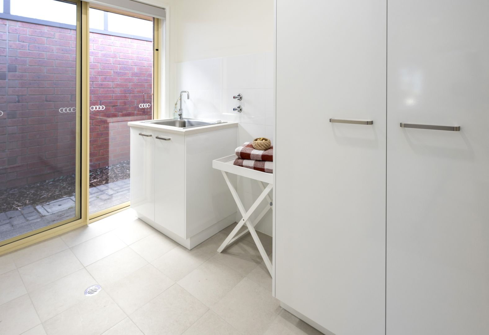 Eldercare Old Oxford Court: spacious two-bedroom villa near the beach