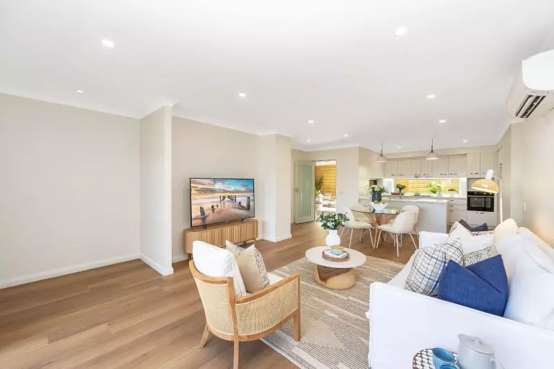 Beautifully positioned villa with golf course views