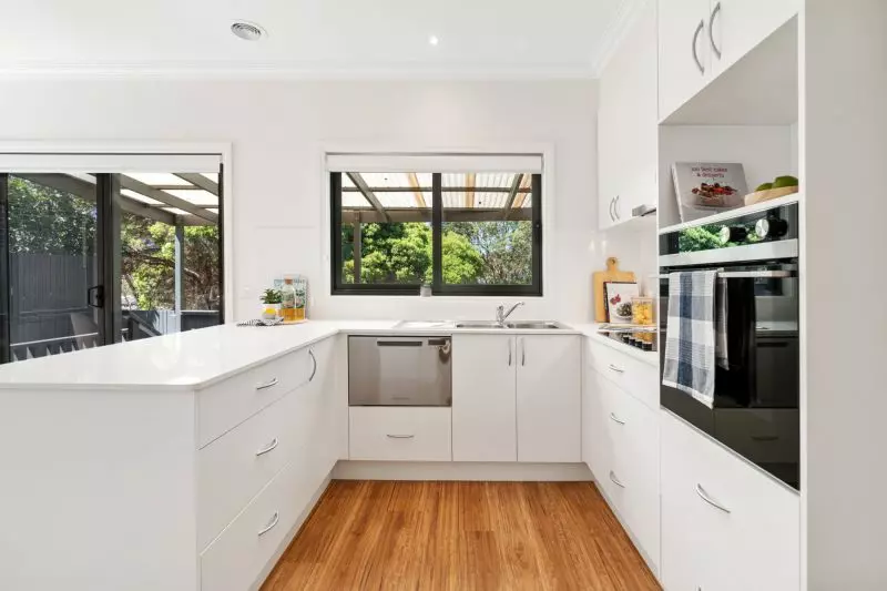 Contemporary Private Living overlooking Kurrajong Reserve