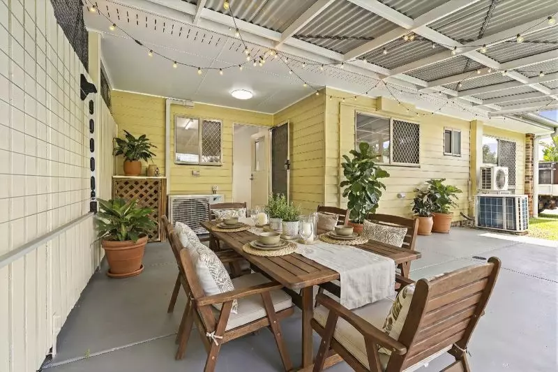 Two-bedroom villa with en-suite and garage