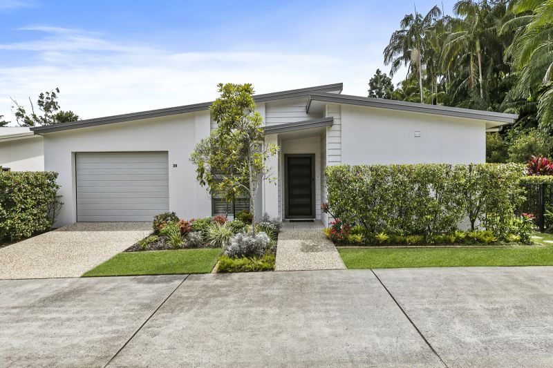 Backing on to Beautiful Rainforest!