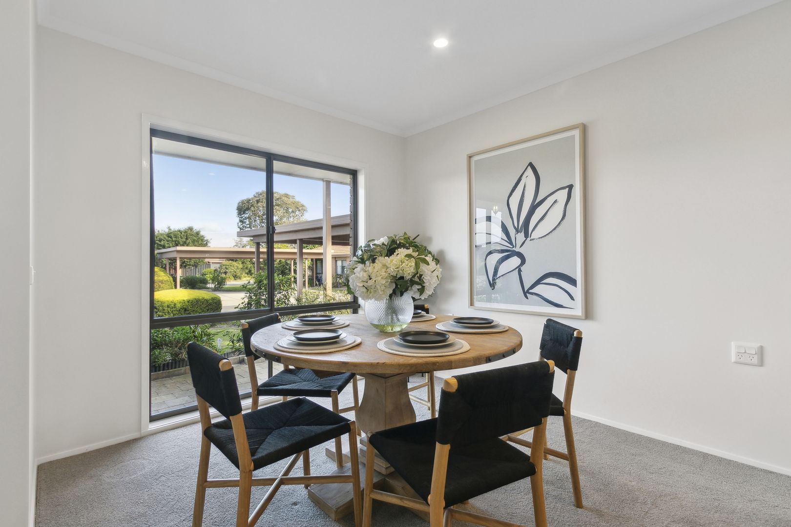 Newly refurbished 2-bed villa with open-plan kitchen
