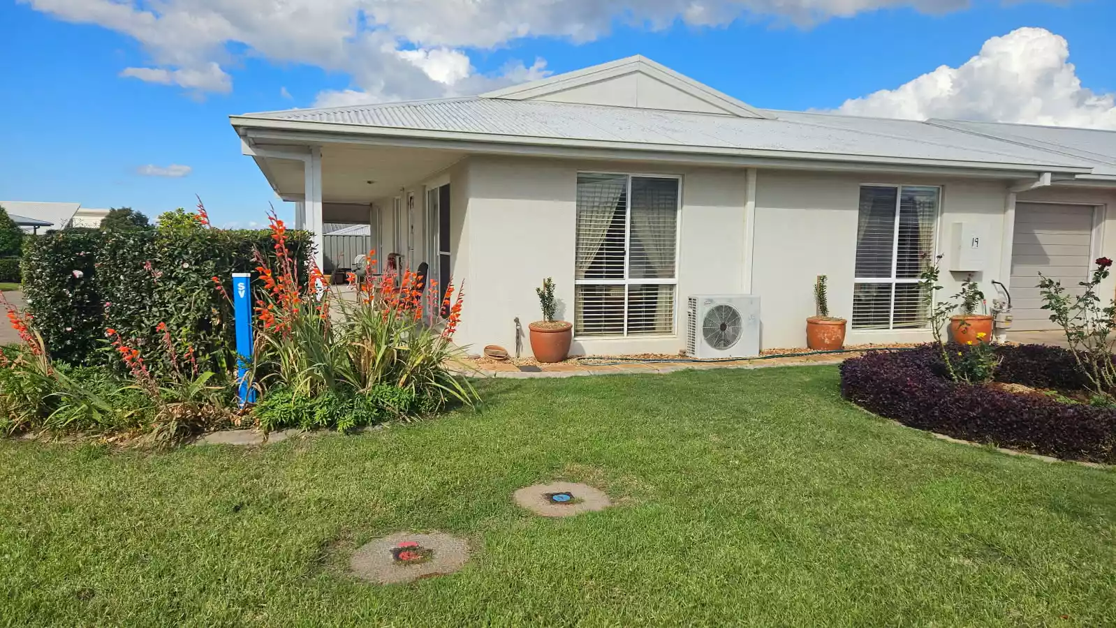 Inviting home with great location!