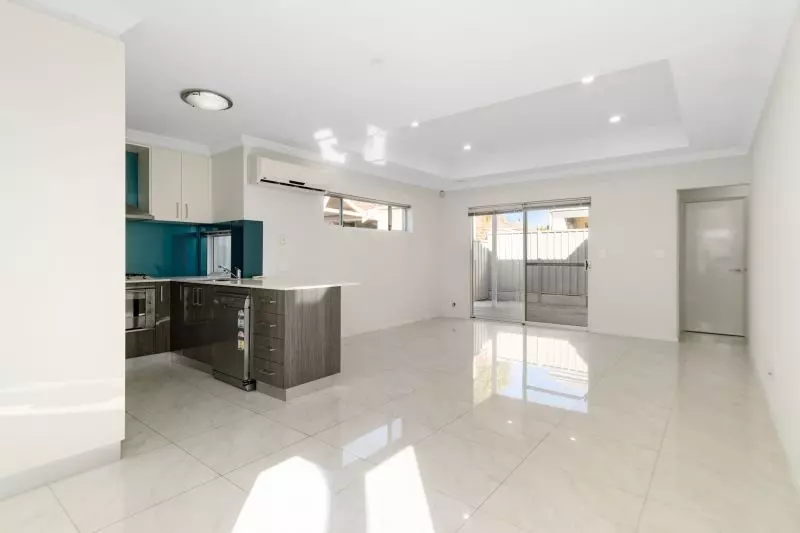 Ticking All Boxes: Location, Modern, Spacious & NO STRATA