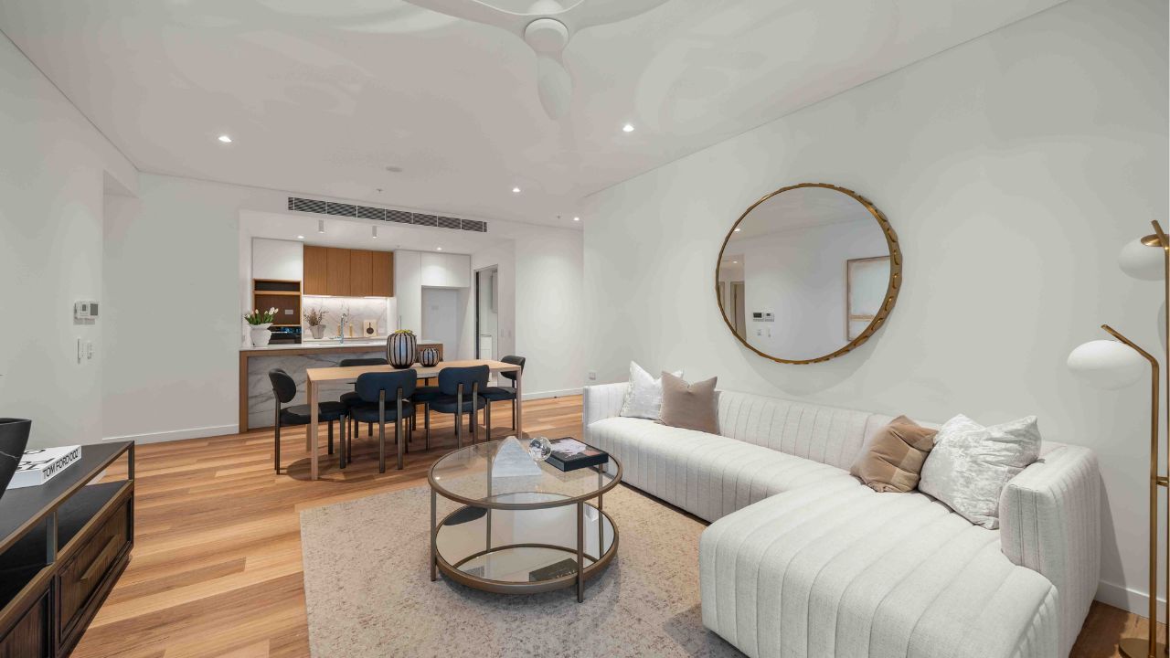 Modern Two-Bedroom Apartment on the 7th Floor in Epping