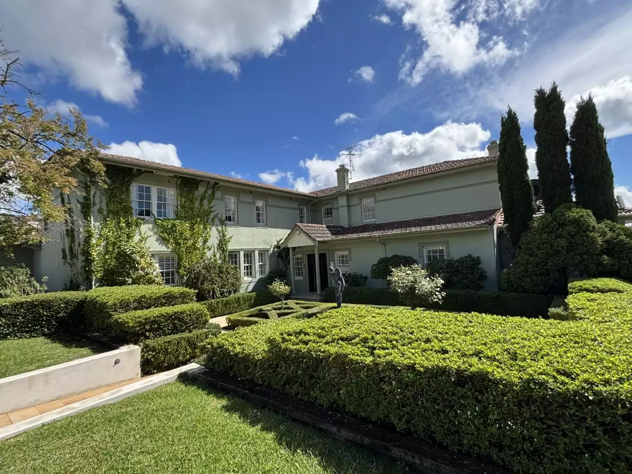 Spacious Modern Villa with Stunning Gibbergunya bushland views with numerous native birds in a luxurious over 55's Estate, Bowral NSW.  ( William St )