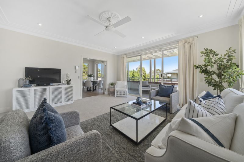 Bright and spacious top floor two-bedroom villa