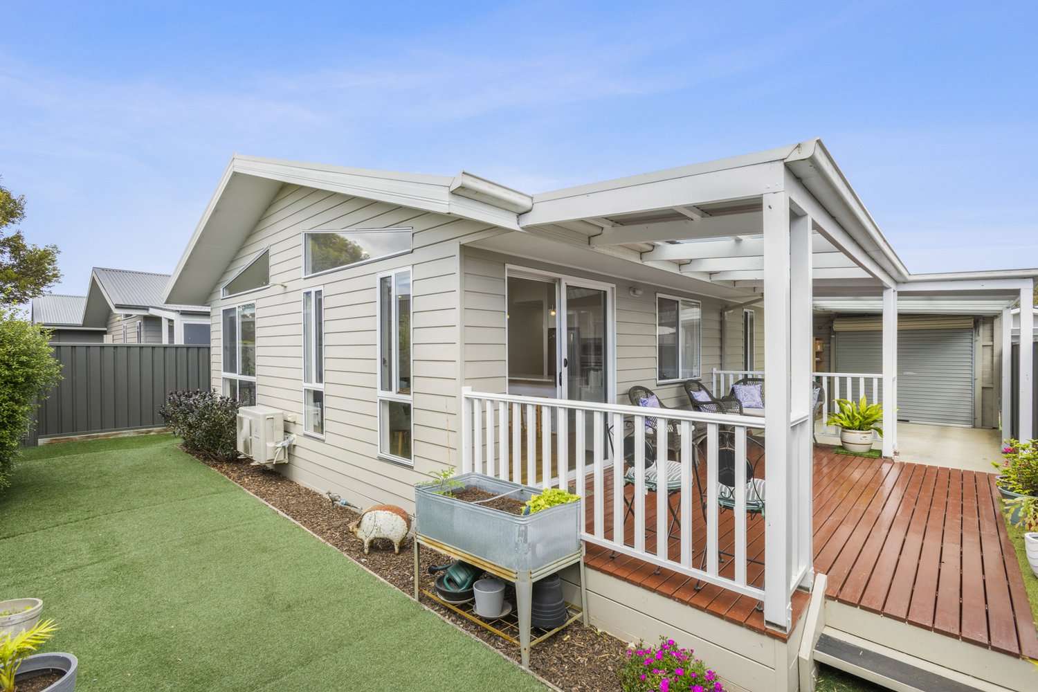 Spacious Modern Home with Entertainer’s Deck