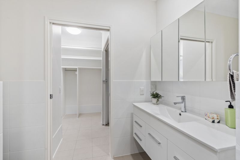 Conveniently located one-bedroom apartment with lovely view