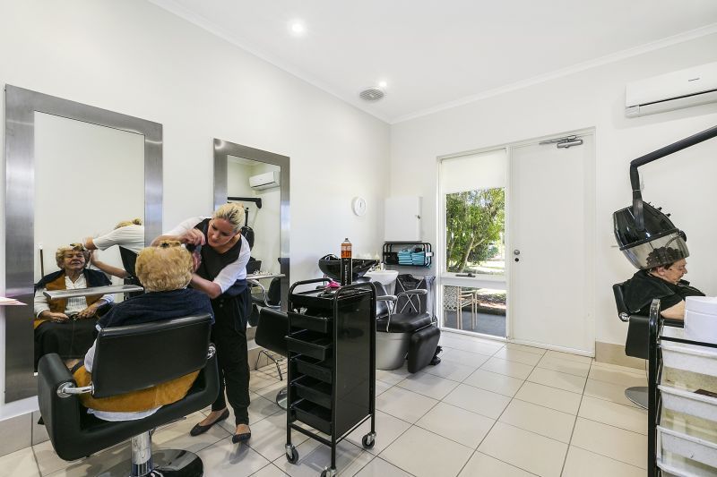 Newly Renovated Studio Unit at Pine Lake Village