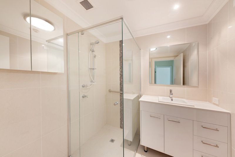 RECENTLY RENOVATED 1 BEDROOM APATMENT IN ARGUABLY NORTH SHORES MOST POPULAR RETIREMENT VILLAGE