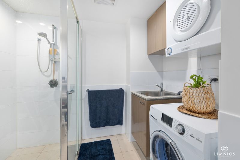 Exquisite Modern Living, Impressive with Great View!