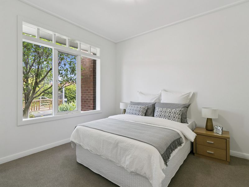 Refreshed Villa, Private garden and Open-plan Living