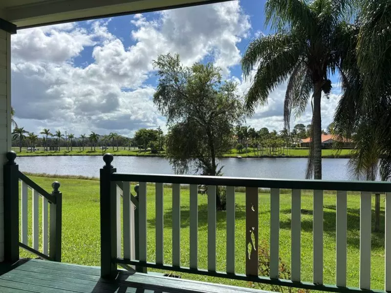 Lakeside Living with Extras