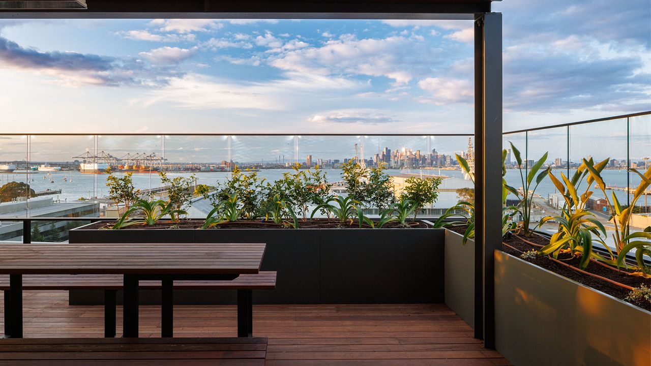 Merchant - 6th Floor 2-bedroom apartment with Williamstown views
